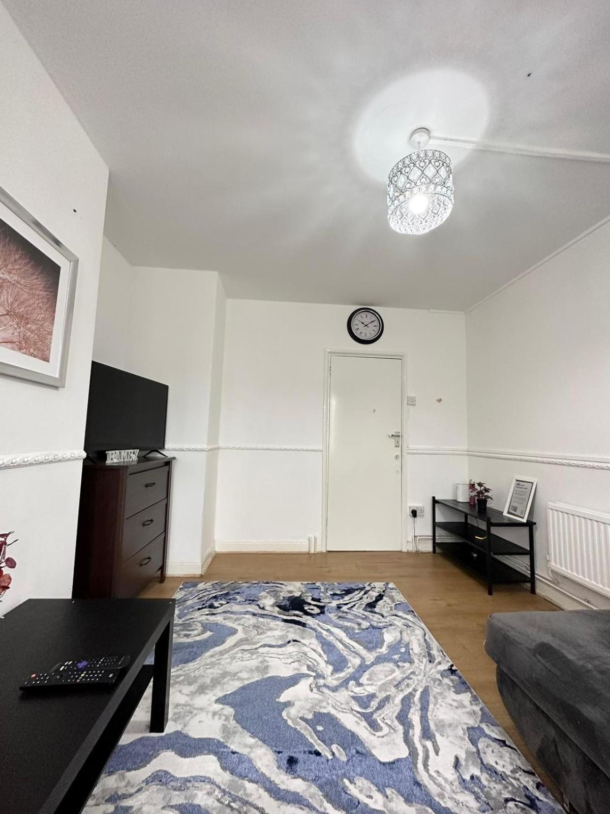 2 Bedroom Flat, 2 Minutes Walk To Bethnalgreen Station, Central London Exterior photo