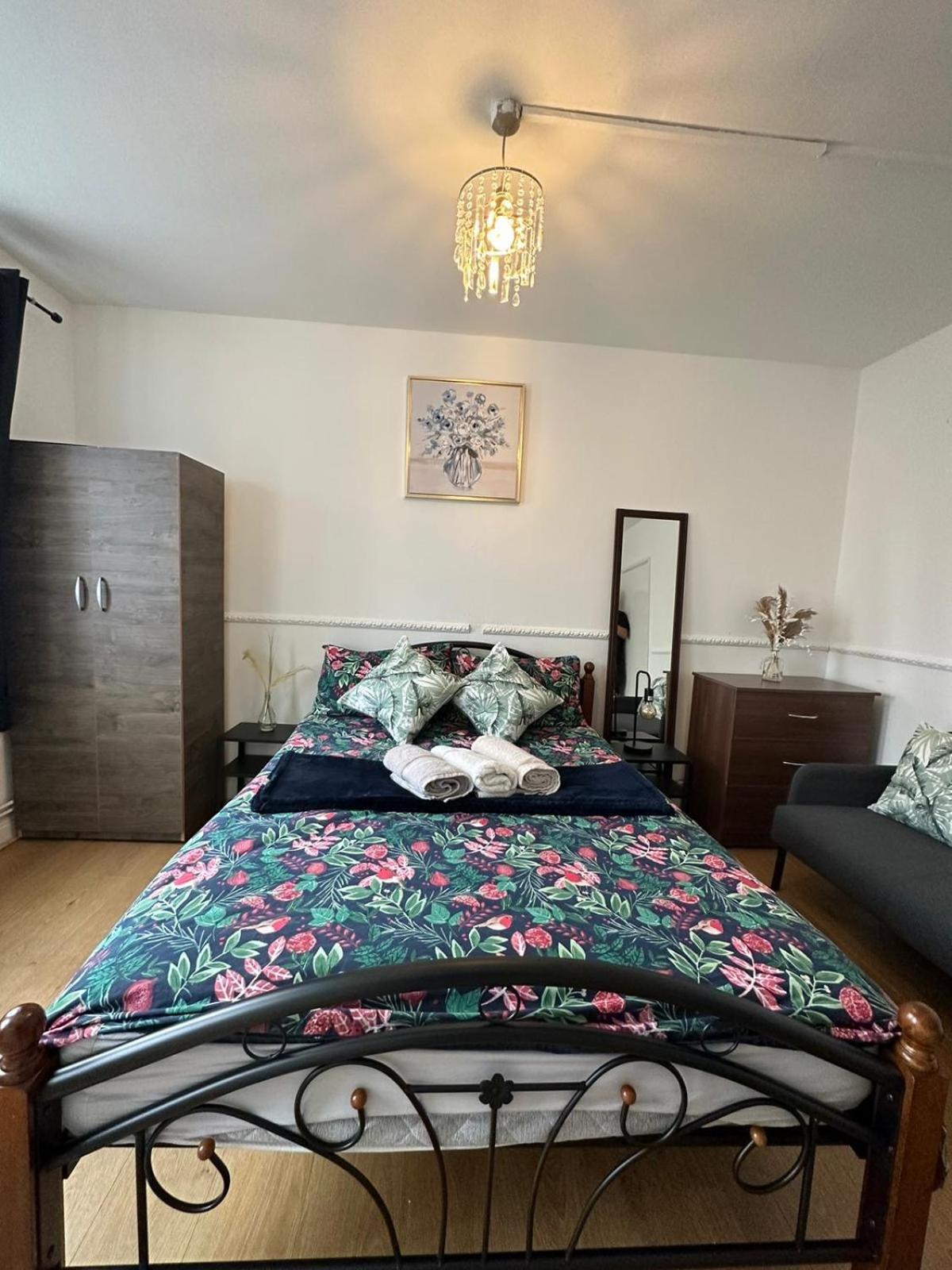 2 Bedroom Flat, 2 Minutes Walk To Bethnalgreen Station, Central London Exterior photo