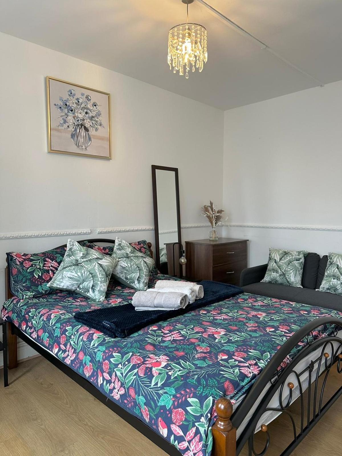 2 Bedroom Flat, 2 Minutes Walk To Bethnalgreen Station, Central London Exterior photo