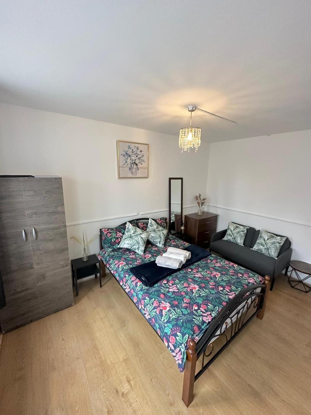 2 Bedroom Flat, 2 Minutes Walk To Bethnalgreen Station, Central London Exterior photo