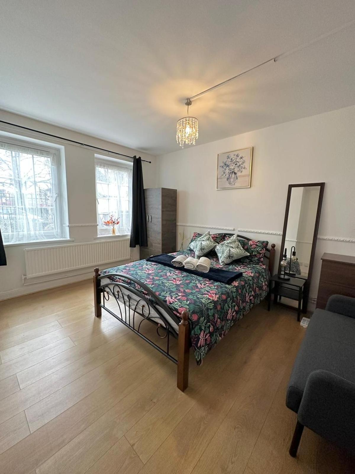 2 Bedroom Flat, 2 Minutes Walk To Bethnalgreen Station, Central London Exterior photo