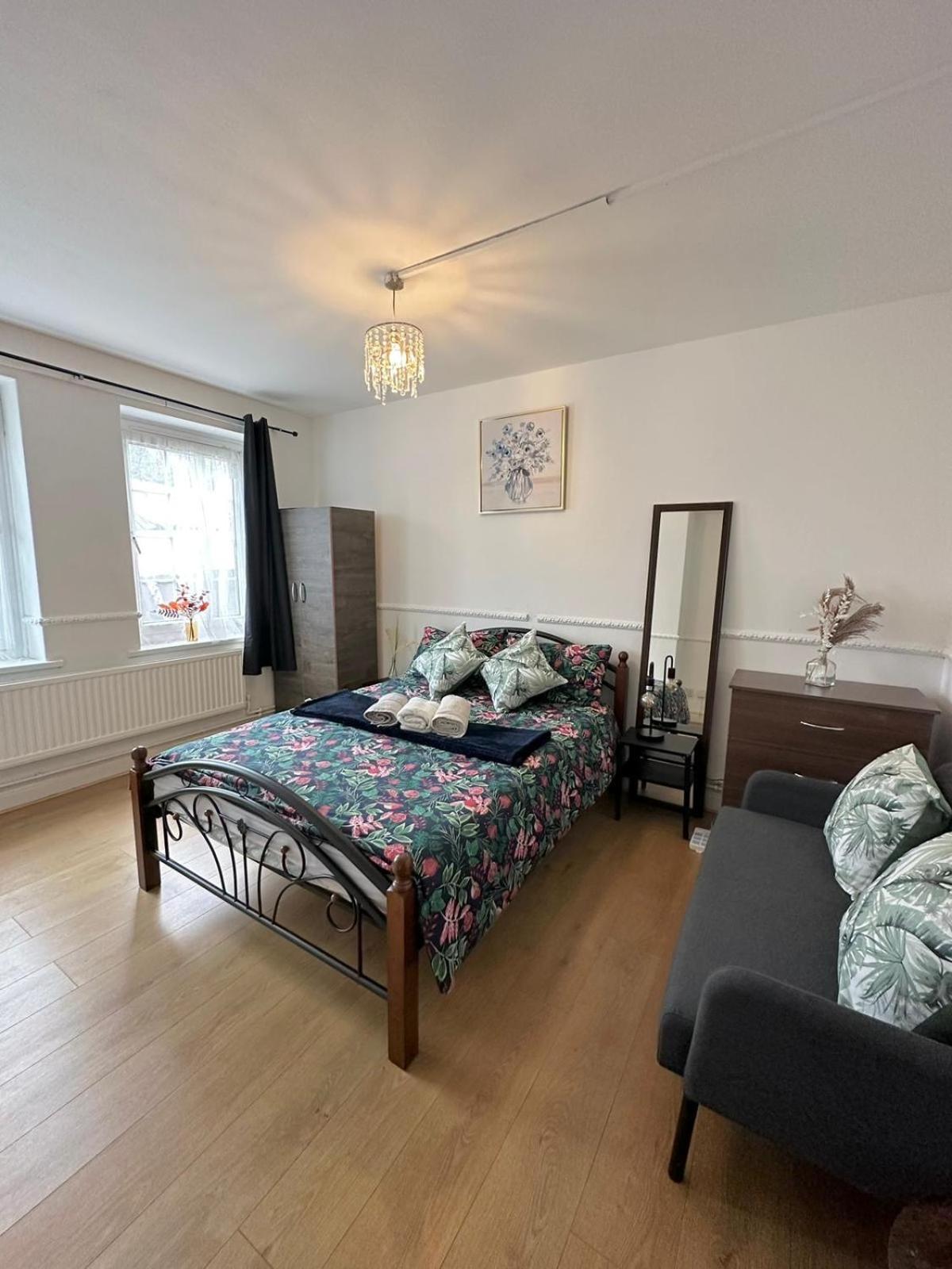 2 Bedroom Flat, 2 Minutes Walk To Bethnalgreen Station, Central London Exterior photo