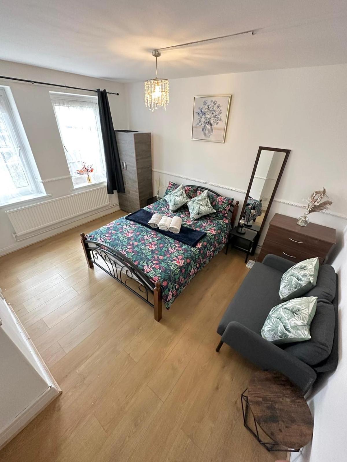 2 Bedroom Flat, 2 Minutes Walk To Bethnalgreen Station, Central London Exterior photo